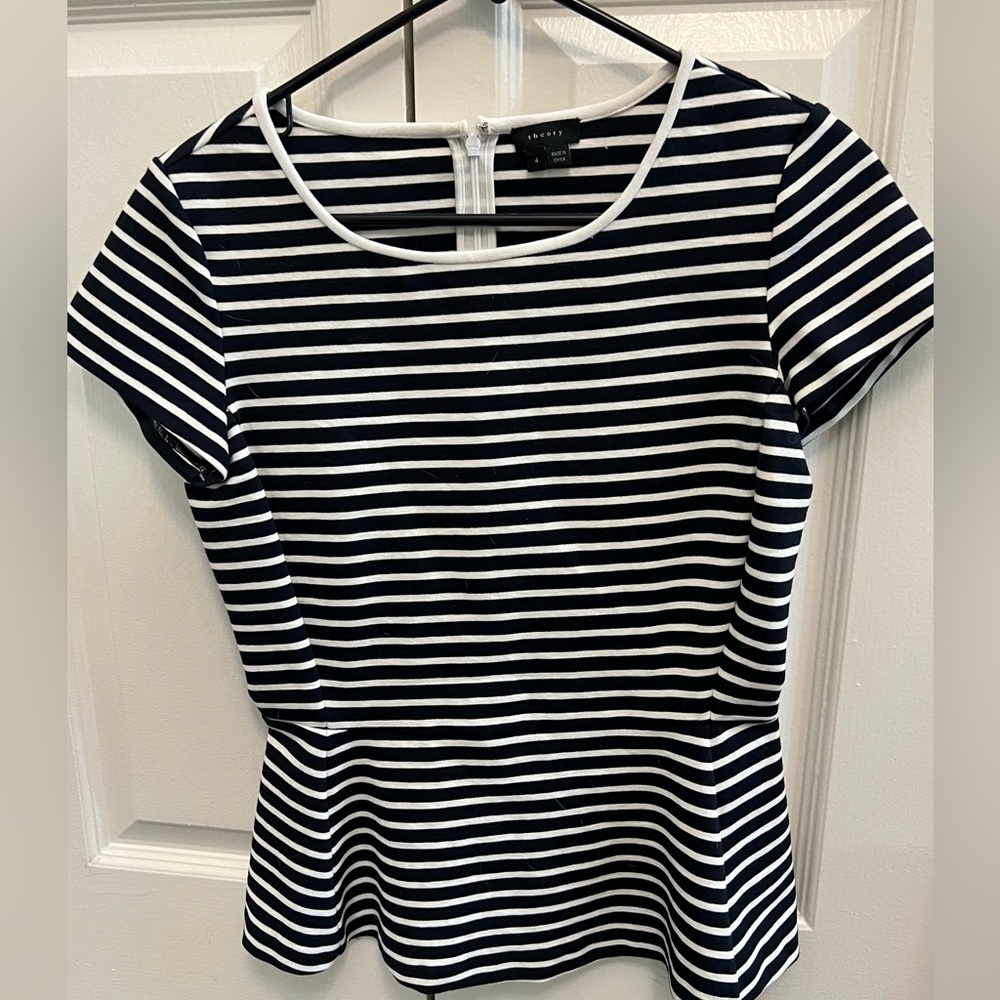 Theory Size 4 black and white peplum top